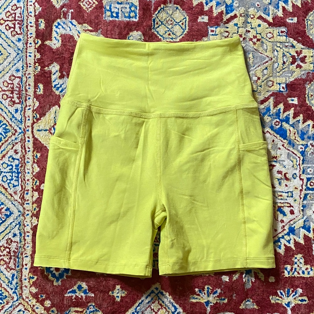 Beyond Yoga Spacedye Keep Pace Pocket 5” Short “Citrus Pop Heather” Medium